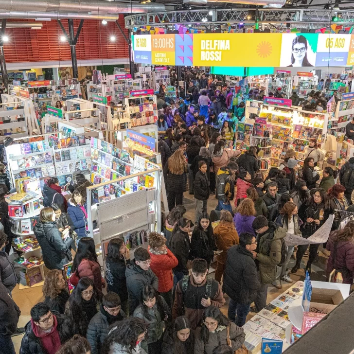 Ya pasaron más de cuarenta mil personas por la Feria Internacional del Libro de Comodoro Rivadavia Ya pasaron más de cuarenta mil personas por la Feria Internacional del Libro de Comodoro Rivadavia