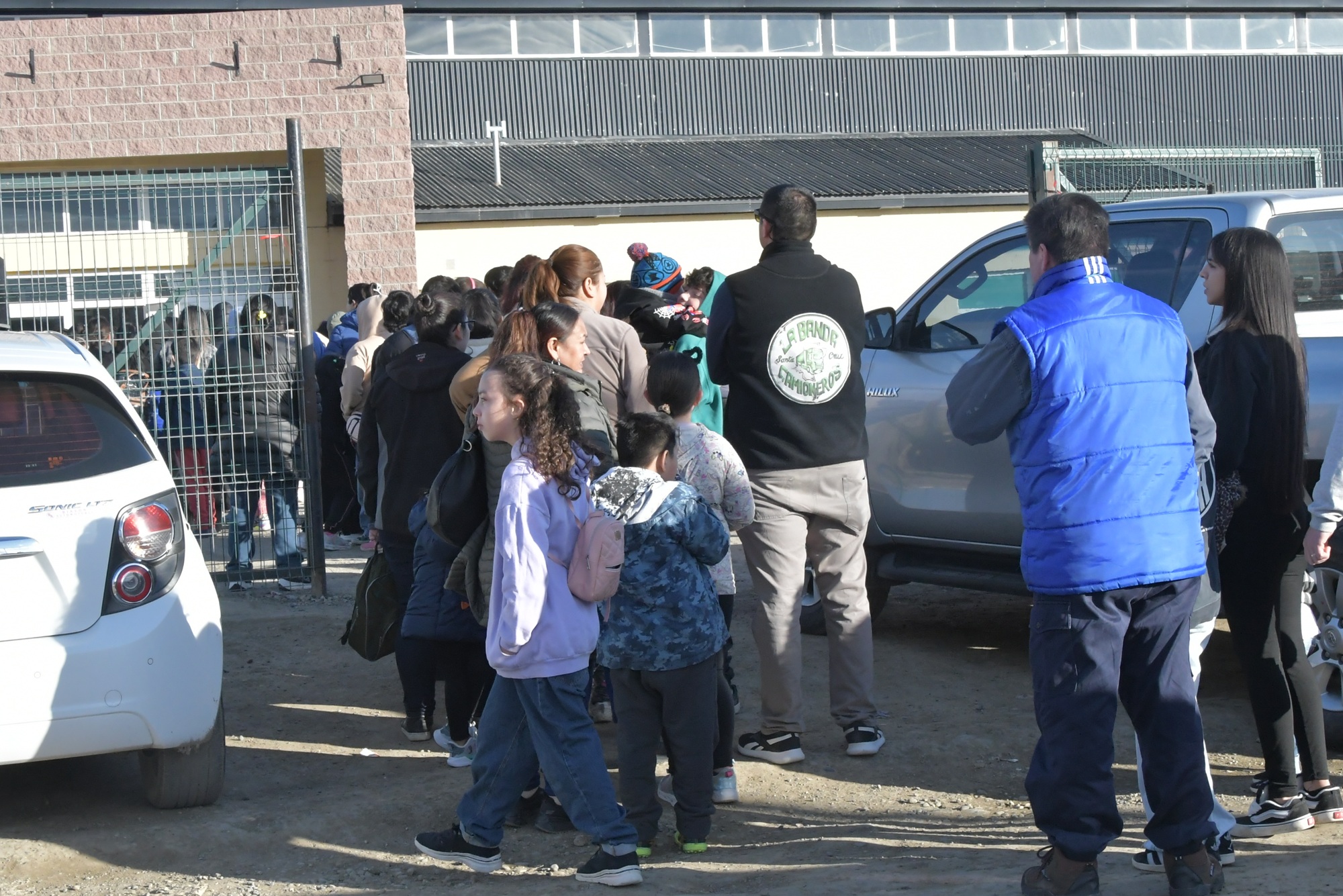  Una larga fila para tomar un helado en el festejo por el Día de las Infancias. Foto: José Silva/La Opinión Austral