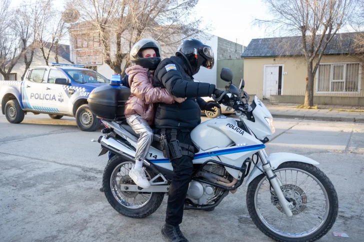 FESTEJO-DIA-DEL-NINO-POLICIA-2025-3-728x485 FESTEJO-DIA-DEL-NINO-POLICIA-2025-3-728x485
