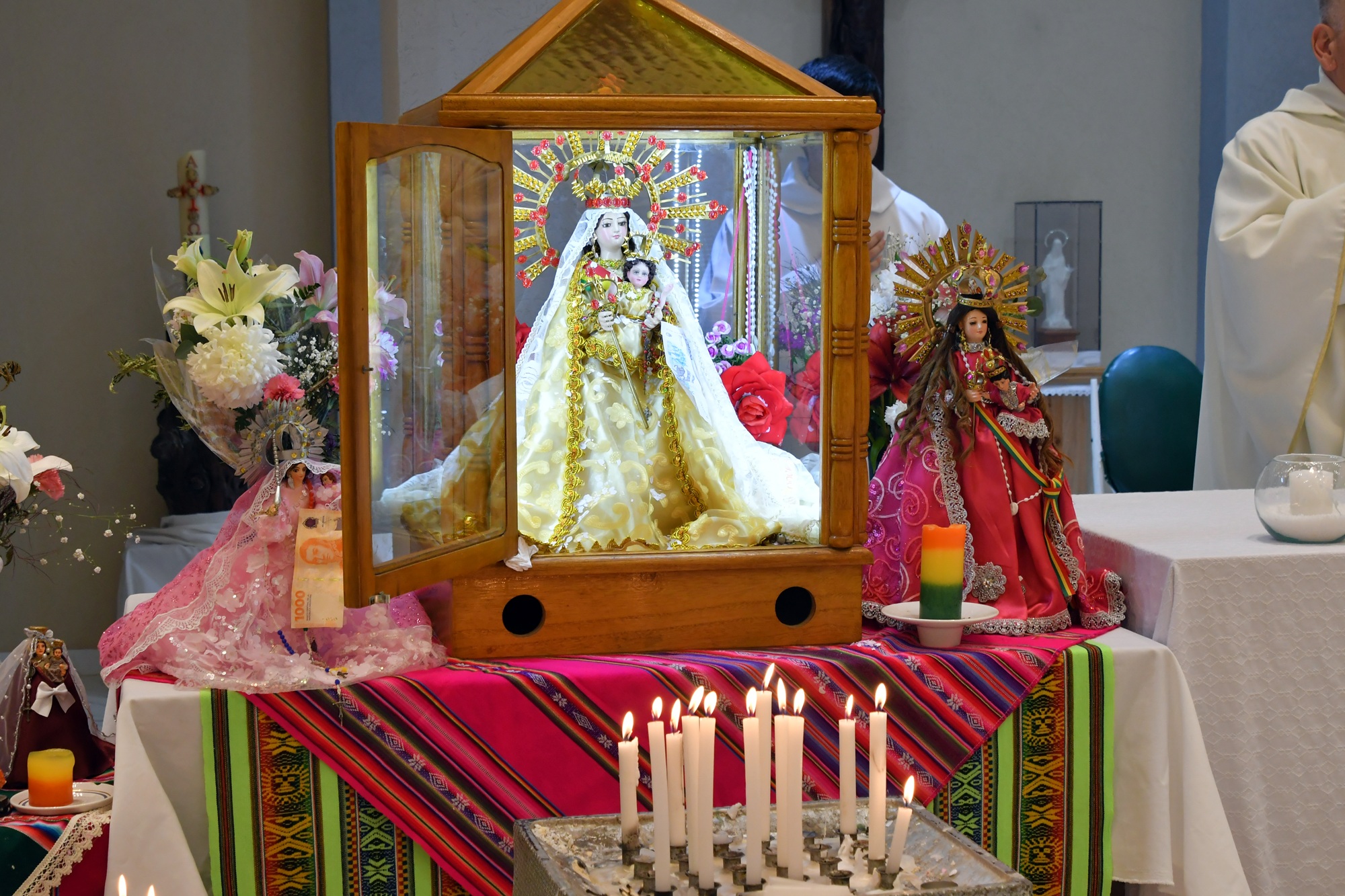  La virgen de Urkupiña fue celebrada en la Iglesia San Benito. Foto: José Silva/La Opinión Austral