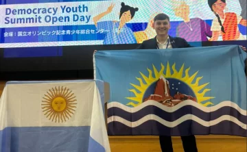Joven de Río Gallegos representó a Argentina en la Cumbre Mundial de Democracia Juvenil en Japón Joven de Río Gallegos representó a Argentina en la Cumbre Mundial de Democracia Juvenil en Japón