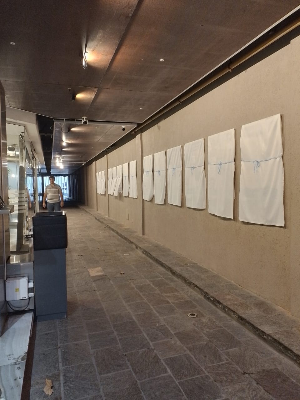  La Galería de la Memoria en APA, antes del descubrimiento de los cuadros-pósters.