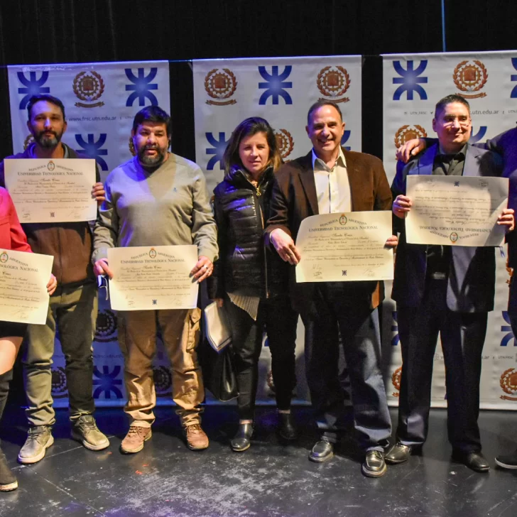 UTN entregó los siete primeros títulos a graduados de El Calafate UTN entregó los siete primeros títulos a graduados de El Calafate
