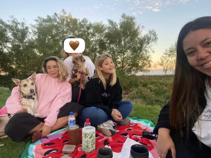  Las estudiantes santacruceñas afectadas por el incendio.