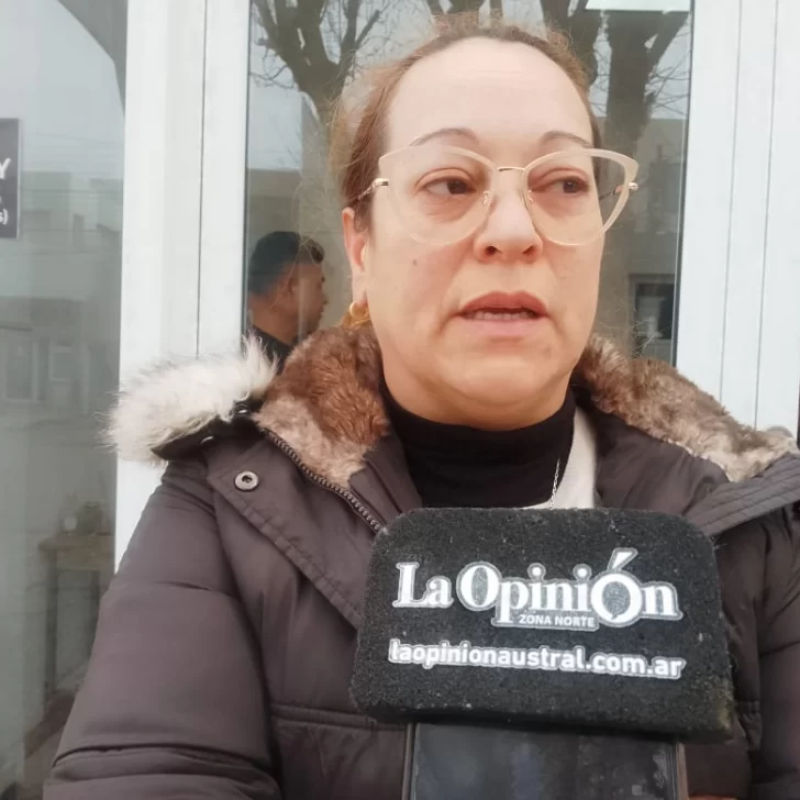 Una mamá se atrincheró en el Juzgado de Familia de Caleta Olivia y pide por el bienestar de su hijo Una mamá se atrincheró en el Juzgado de Familia de Caleta Olivia y pide por el bienestar de su hijo