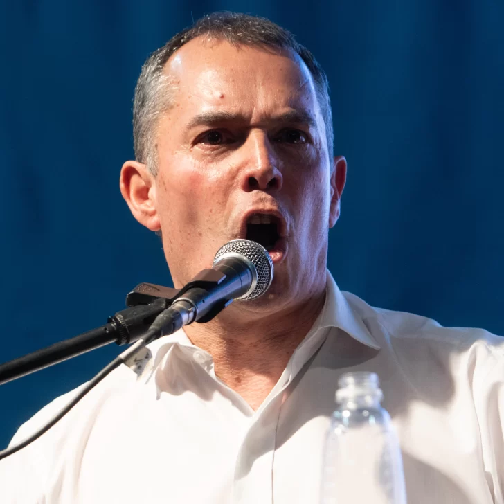  Daniel Álvarez, primer candidato del Frente Por Santa Cruz.