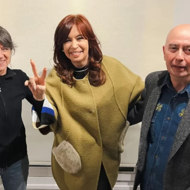 Cristina Kirchner y el Indio Solari en una foto inédita: “Votemos a conciencia” Cristina Kirchner y el Indio Solari en una foto inédita: “Votemos a conciencia”