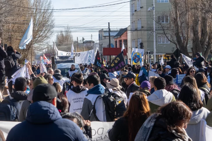 ADOSAC confirmó el paro de este viernes y exige la devolución de los descuentos