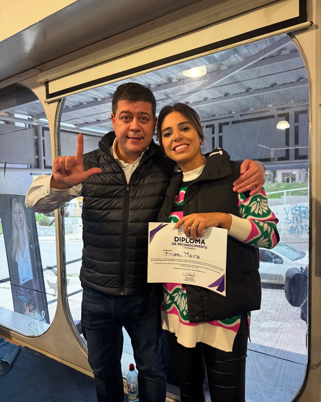  Maira Frías junto a Cesar Treffinger en la apertura de una sede en Comodoro Rivadavia.