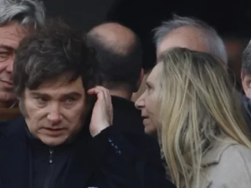 Milei, golpeado pero en guardia: a la espera de ¿más audios?, un viaje y las elecciones