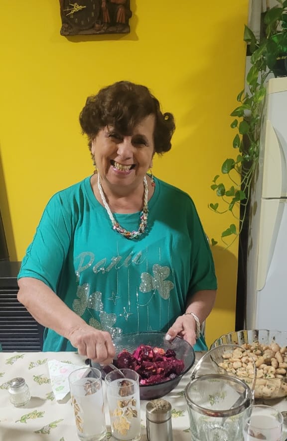  Nury Arias, hoy de 80 años, comenzó a trabajar en Tienda 