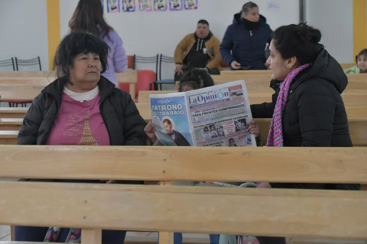  El póster de San Cayetano del Grupo La Opinión Austral acompañó las fiestas patronales. Foto: José Silva/La Opinión Austral