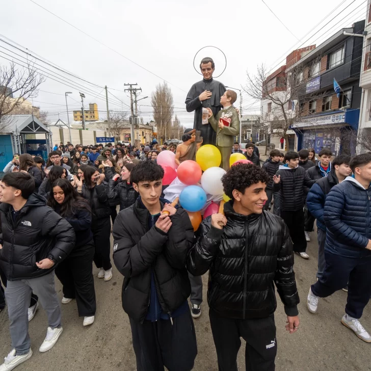 Estudiantes del Colegio Salesiano realizaron procesión por San Juan Bosco Estudiantes del Colegio Salesiano realizaron procesión por San Juan Bosco