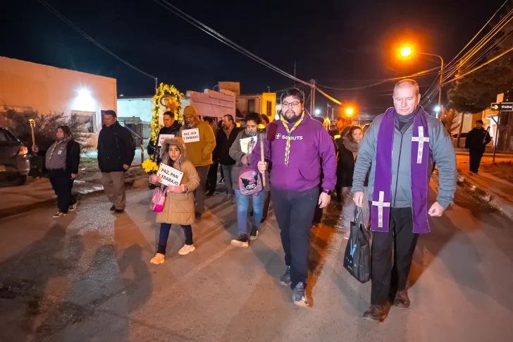 PROCESION-NOCTURNA-SAN-CAYETANO-2025-5-728x485 PROCESION-NOCTURNA-SAN-CAYETANO-2025-5-728x485