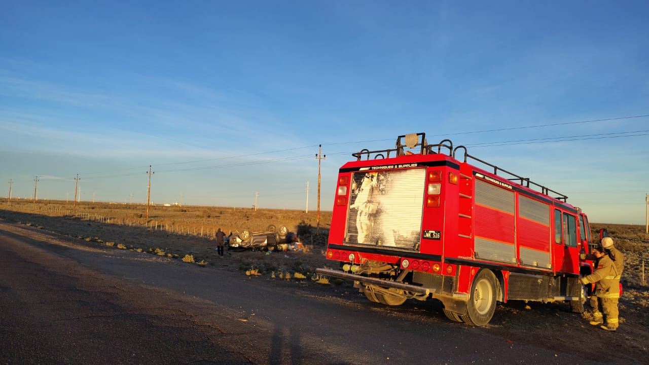  Camión de Bomberos en el lugar del hecho. (FOTO: POLICÍA DE SANTA CRUZ).