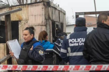 Incendio fatal con dos muertos en Río Gallegos: “Hubo gritos, se juntaban a tomar y peleaban con cuchillos y botellas”