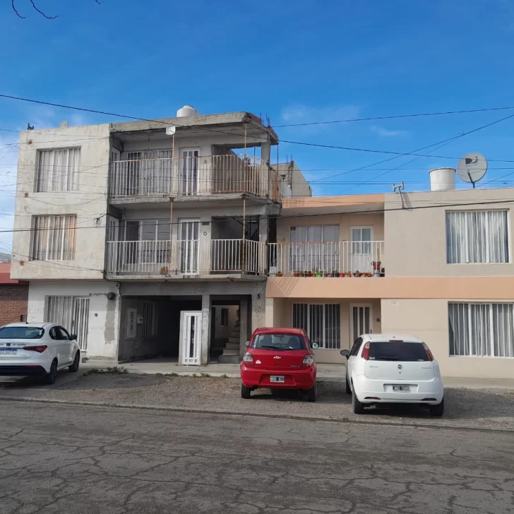 Una joven fue obligada a desvestirse y encerrarse en el baño durante un robo en Caleta Una joven fue obligada a desvestirse y encerrarse en el baño durante un robo en Caleta