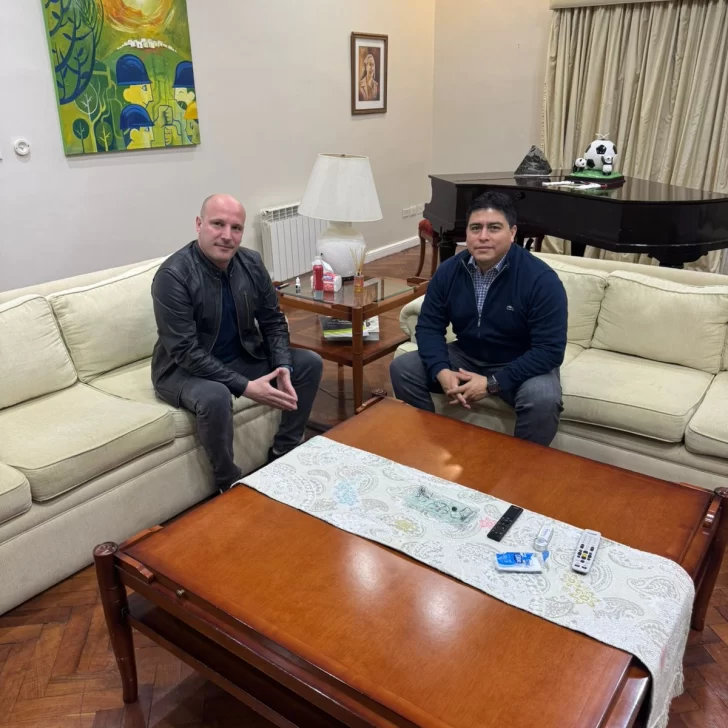 El gobernador Claudio Vidal recibió y felicitó a Franco Mascheroni, flamante secretario general del gremio de Judiciales El gobernador Claudio Vidal recibió y felicitó a Franco Mascheroni, flamante secretario general del gremio de Judiciales
