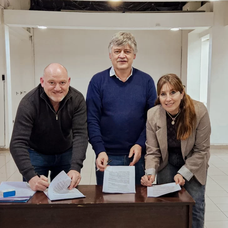 El oficialismo provincial ya tiene su frente electoral para las elecciones del 26 de octubre El oficialismo provincial ya tiene su frente electoral para las elecciones del 26 de octubre