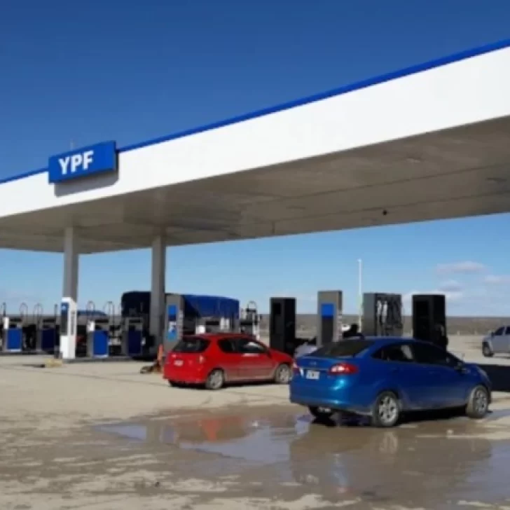 Lo descubrieron hurtando gasoil de un camión que estaba en una estación de servicio y lo detuvieron Lo descubrieron hurtando gasoil de un camión que estaba en una estación de servicio y lo detuvieron