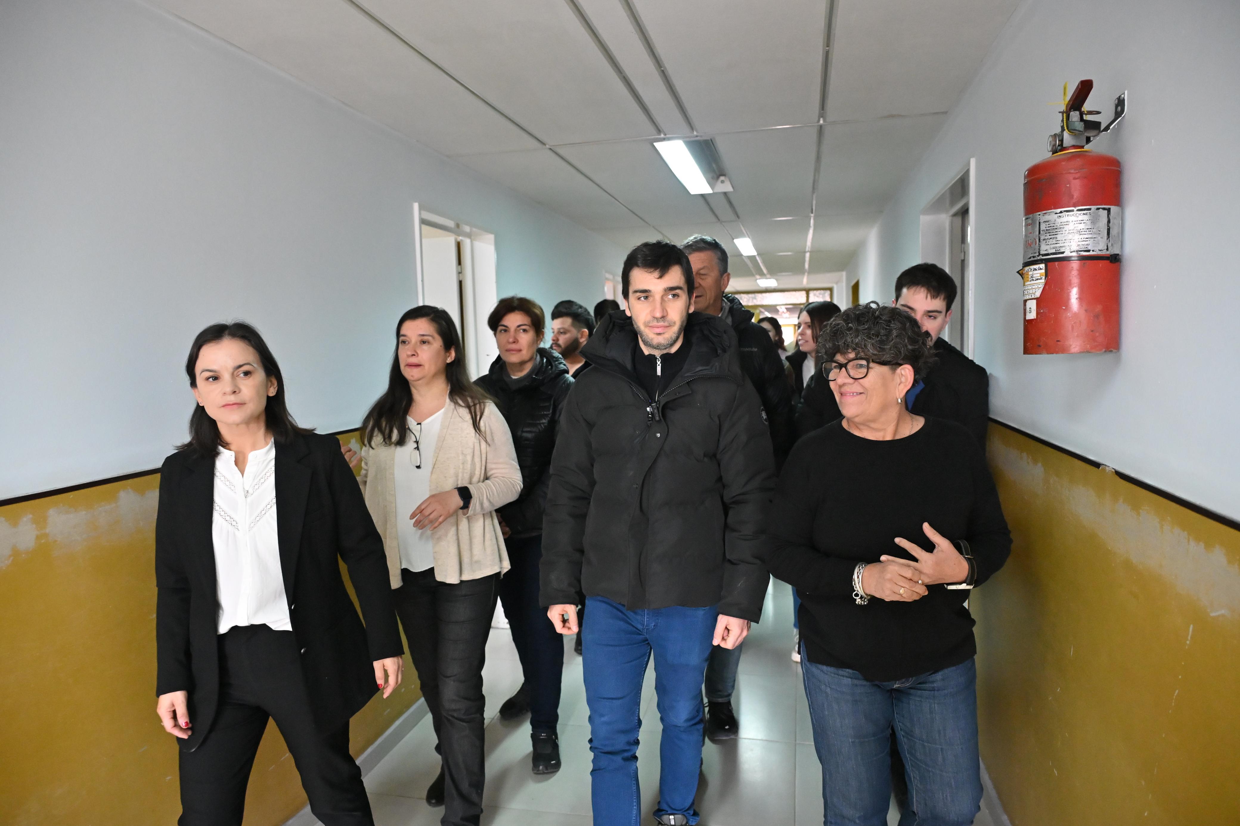  El gobernador realizó una recorrida en la Escuela N° 7731 de Telsen, donde se inauguró el primer Aula Digital Móvil (ADM).