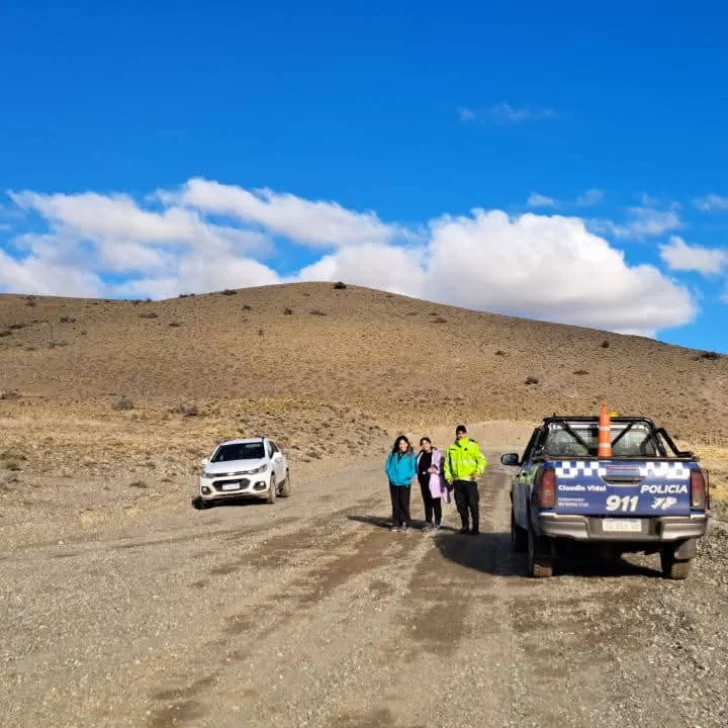 Turistas quedaron varadas camino a la Cueva de las Manos y debieron ser asistidas Turistas quedaron varadas camino a la Cueva de las Manos y debieron ser asistidas