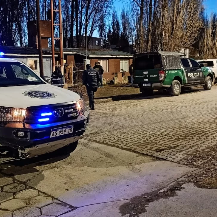 Una casa usurpada funcionaba como un bunker de drogas en pleno centro de El Calafate Una casa usurpada funcionaba como un bunker de drogas en pleno centro de El Calafate
