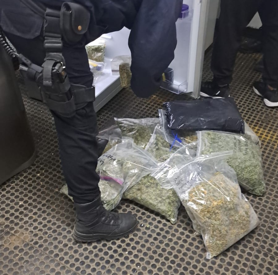  Las bolsas ziploc con la marihuana congelada. (FOTO: POLICÍA SANTA CRUZ)