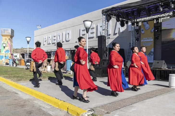  La Expo Turismo, organizada por la Municipalidad a través de Comodoro Turismo, tuvo su apertura formal en el Auditorio del Predio Ferial.