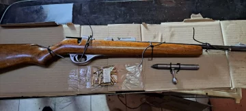 Disparos en boliche de El Calafate: detienen a un hombre y secuestran armas y drogas Disparos en boliche de El Calafate: detienen a un hombre y secuestran armas y drogas