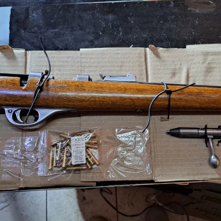 Disparos en boliche de El Calafate: detienen a un hombre y secuestran armas y drogas Disparos en boliche de El Calafate: detienen a un hombre y secuestran armas y drogas