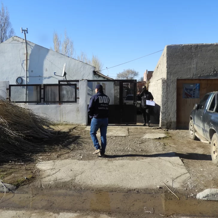 Allanamiento en Perito Moreno por incendio intencional de un Volkswagen Gol Allanamiento en Perito Moreno por incendio intencional de un Volkswagen Gol