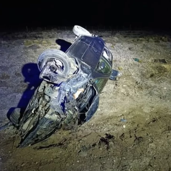 Estaba alcoholizado, le robó el auto a su padre junto a sus amigos y volcaron Estaba alcoholizado, le robó el auto a su padre junto a sus amigos y volcaron