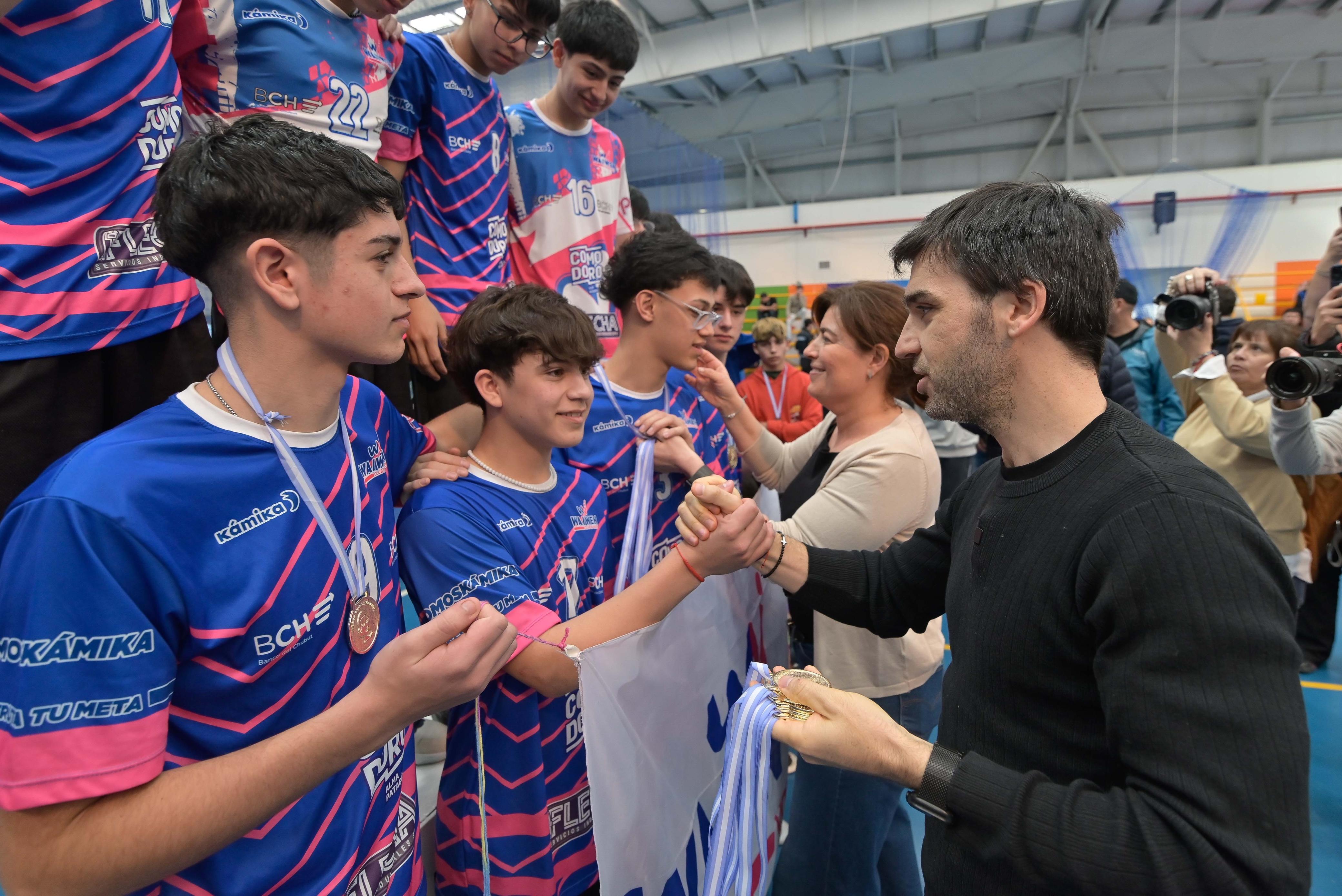 Participaron chicas y chicos de José de San Martín, Trevelin, Gaiman, Trelew, Comodoro Rivadavia, Puerto Madryn y Epuyén.