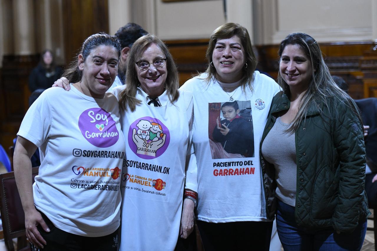  La senadora santacruceña dio su apoyo a la lucha del Garrahan.