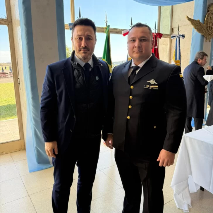 Mecánico aeronáutico y maestro del Industrial N°6 de Río Gallegos fue reconocido por Petri con la Medalla Malvinas: “Fue enorgullecedor” Mecánico aeronáutico y maestro del Industrial N°6 de Río Gallegos fue reconocido por Petri con la Medalla Malvinas: “Fue enorgullecedor”