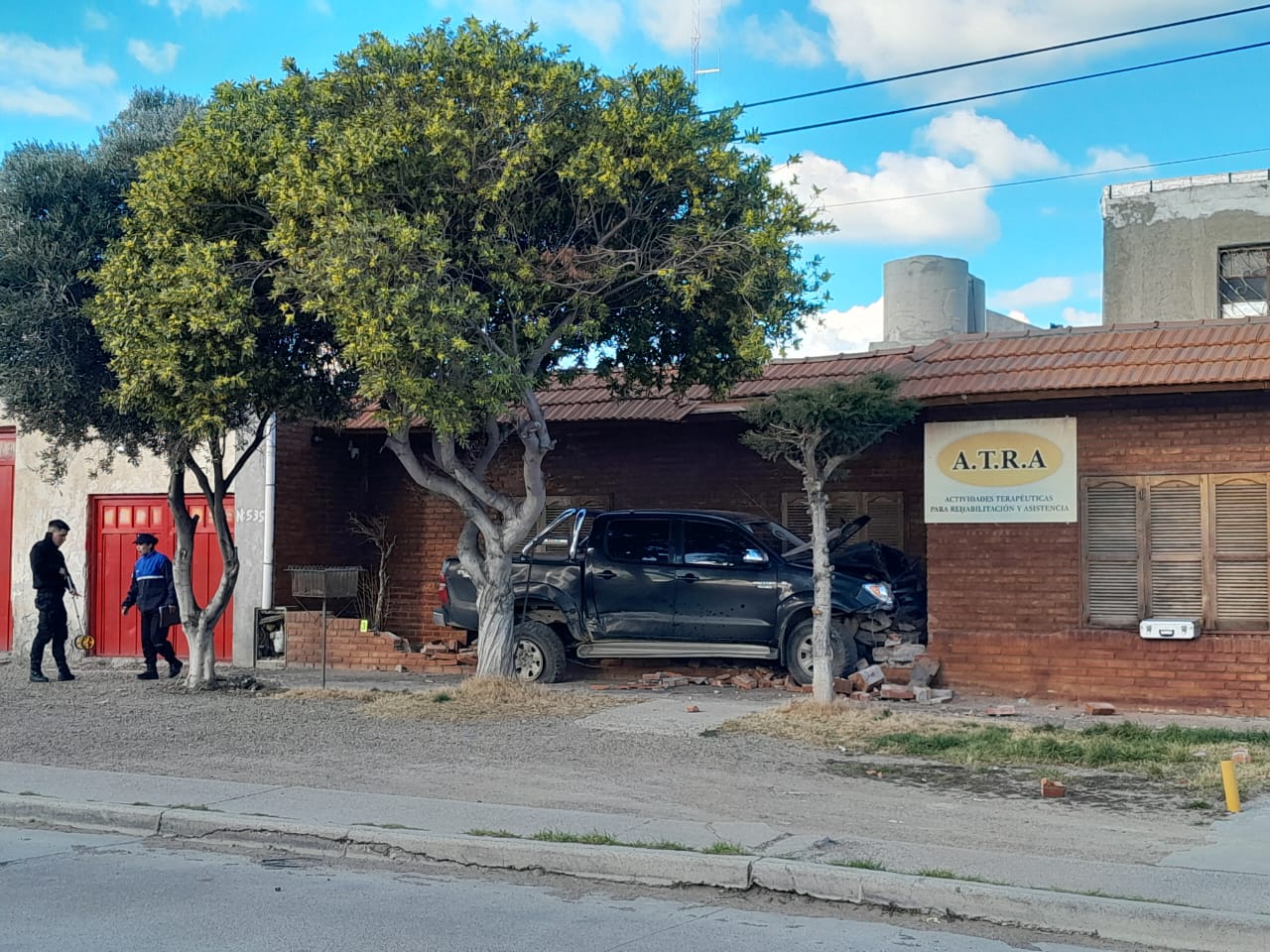  Los daños en la camioneta fueron considerables. (FOTO: TAMARA MORENO/LA OPINIÓN AUSTRAL).