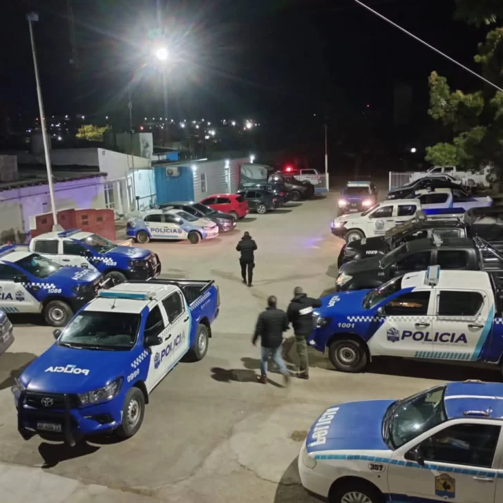 Controles nocturnos en Caleta Olivia: operativo conjunto para reforzar la seguridad y la prevención Controles nocturnos en Caleta Olivia: operativo conjunto para reforzar la seguridad y la prevención