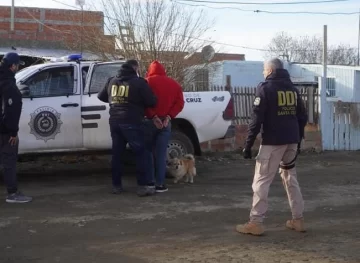 Allanaron una decena de casas en Río Gallegos por una red de pedofilia internacional Allanaron una decena de casas en Río Gallegos por una red de pedofilia internacional