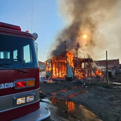 Voraz incendio destruyó una vivienda en el Barrio Patagonia: pérdidas totales