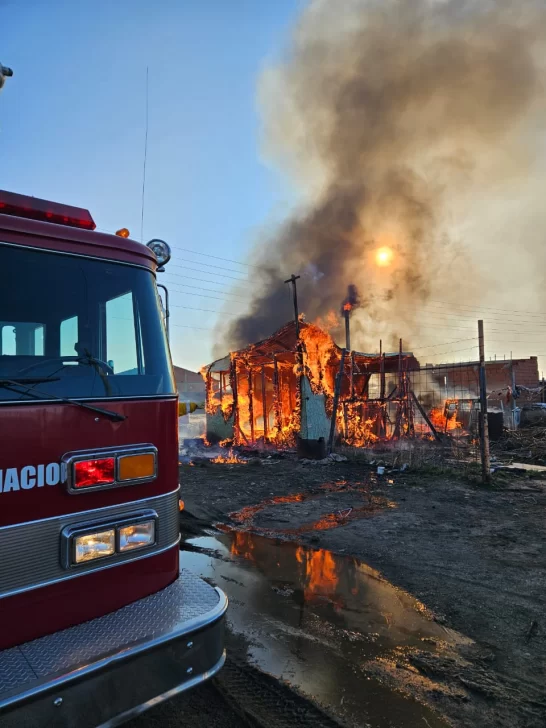 Perdieron todo en un incendio y piden ayuda: “Mi señora, mi bebé de un año y yo quedamos con lo puesto”