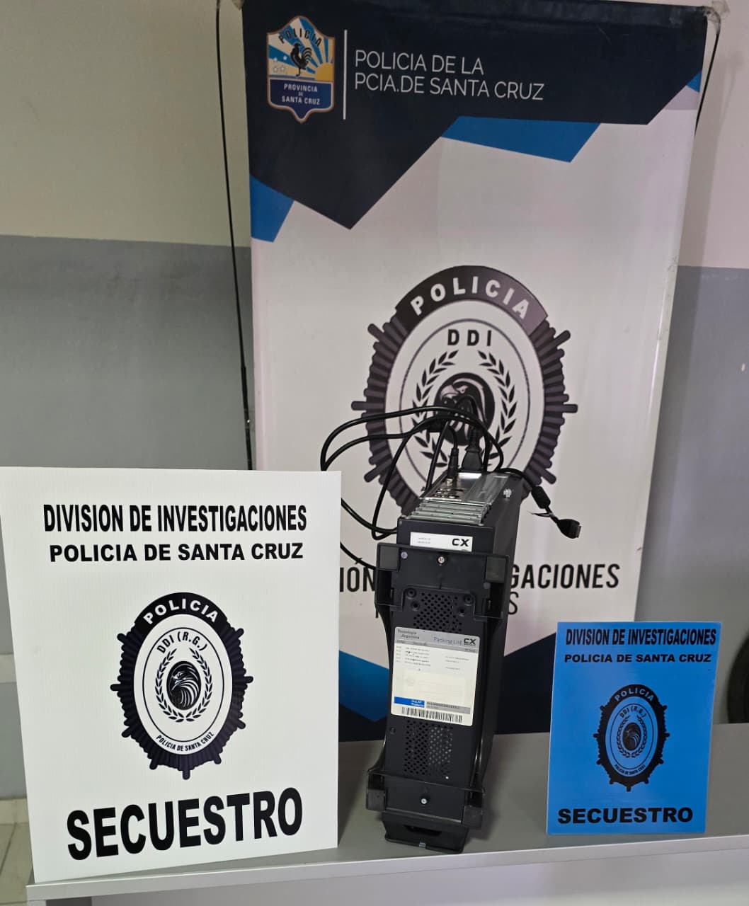  La CPU recuperada por las fuerzas de seguridad. (FOTO: POLICIA SANTA CRUZ)