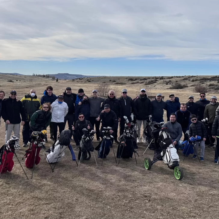 El Río Gallegos Golf Club abrió la temporada con una jornada inolvidable para principiantes El Río Gallegos Golf Club abrió la temporada con una jornada inolvidable para principiantes