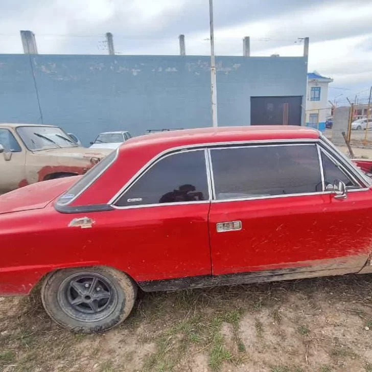 Un menor manejaba un Torino con un amigo en el capot y se lo secuestraron Un menor manejaba un Torino con un amigo en el capot y se lo secuestraron