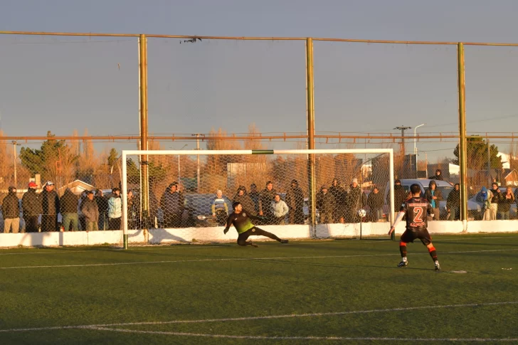  Arquero a un lado, pelota al otro y clasificación.