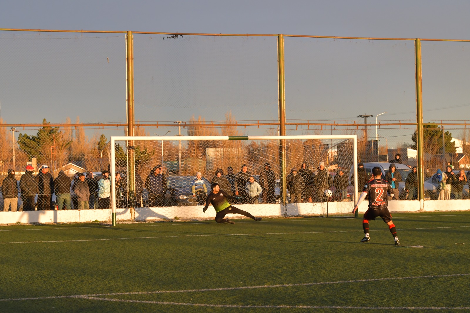  Arquero a un lado, pelota al otro y clasificación.