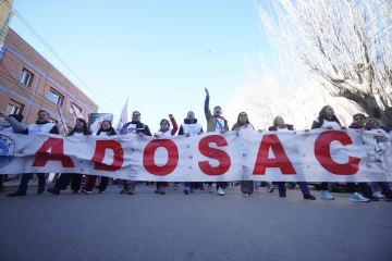 Clases en Santa Cruz: ADOSAC anunció nuevo paro de 48 horas para esta semana si no llaman a paritarias Clases en Santa Cruz: ADOSAC anunció nuevo paro de 48 horas para esta semana si no llaman a paritarias