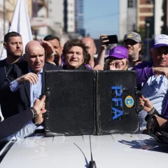 Adorni confirmó que hay dos detenidos por el ataque a Javier Milei en Lomas de Zamora