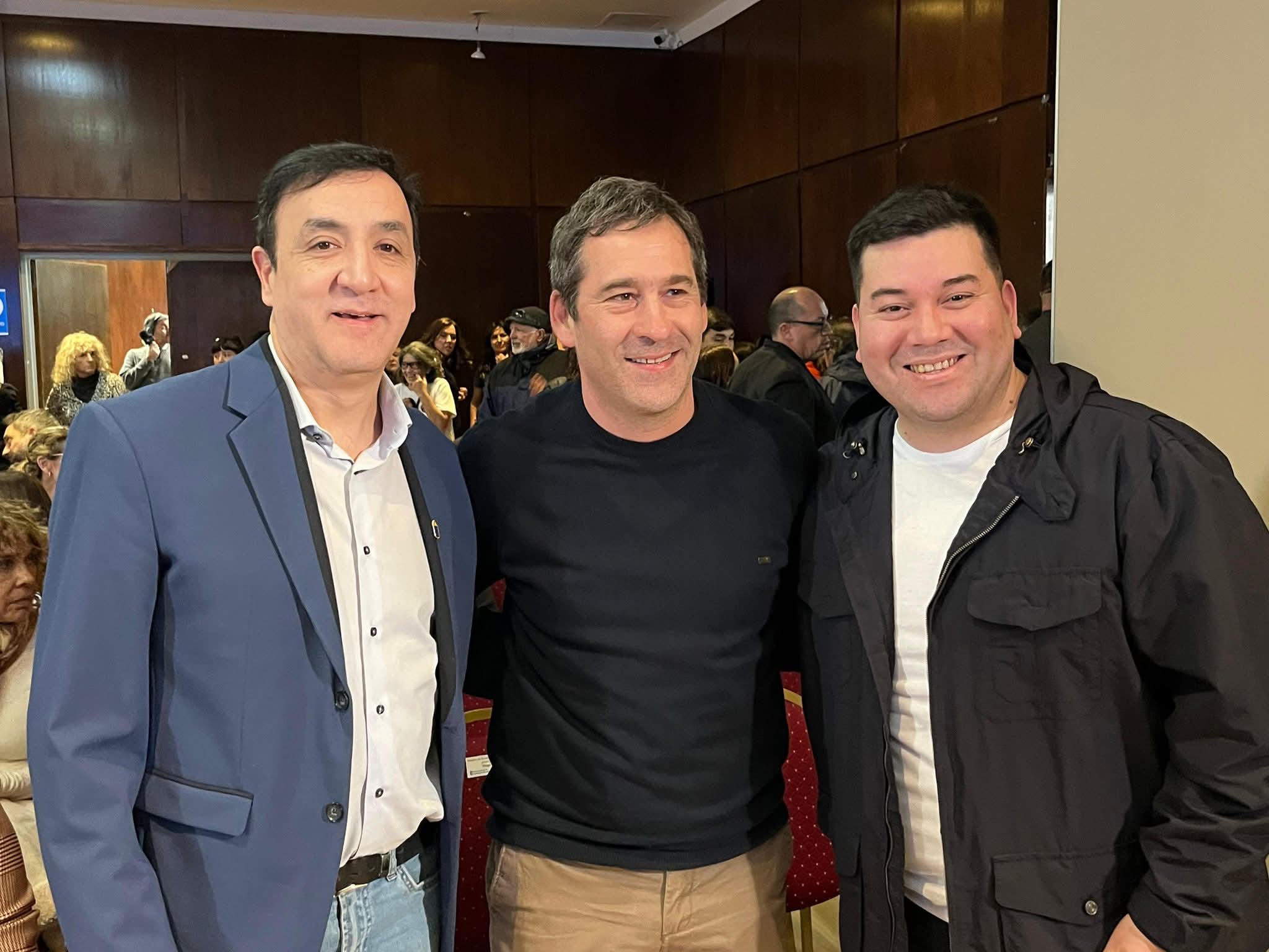  Grasso junto a Luque, candidato a diputado nacional del PJ Chubut, y el concejal Sandoval. FOTO: JORGE BILBAO/LA OPINIÓN AUSTRAL