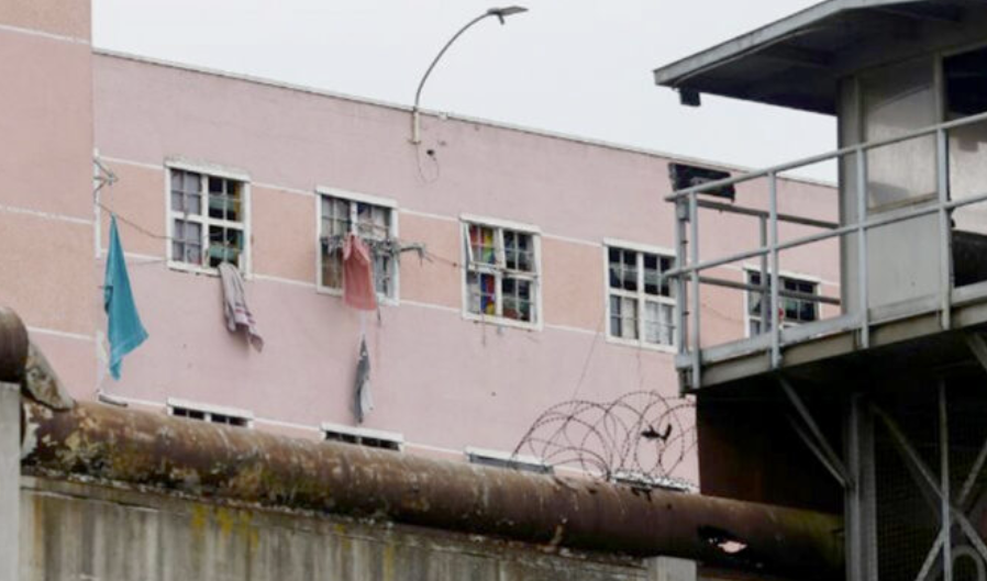 Tres presos peligrosos escaparon de una cárcel de Chile: dos cumplían cadena perpetua por el homicidio de un carabinero y una fotógrafa